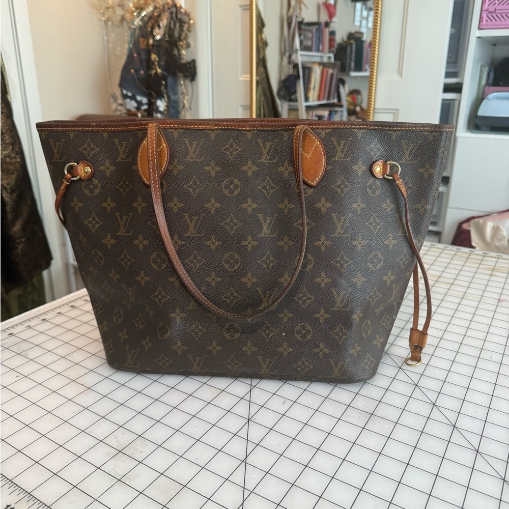 Louis Vuitton Classic Brown Monogram Tote - Picture 2 of 15